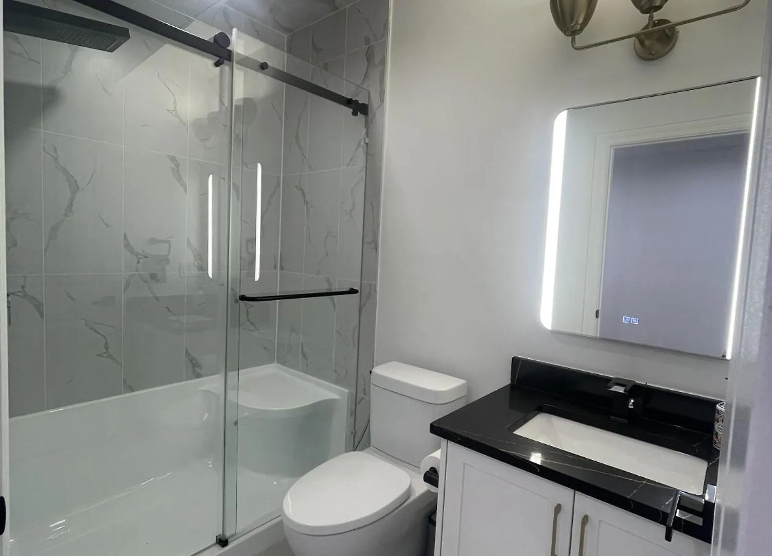 Elite Guest Walkout Basement Suite Retreat YYC 0*,  Canada